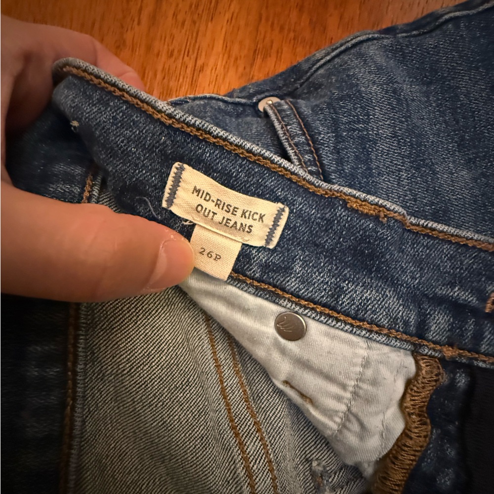 Madewell size 26 petite kick out jeans - Bundle and take 25% off 😊! - Picture 4 of 5